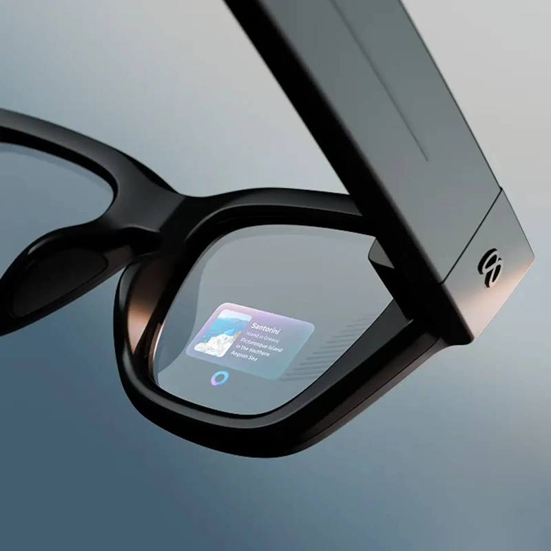 Meta Ray-Ban smart glasses with AI-driven display